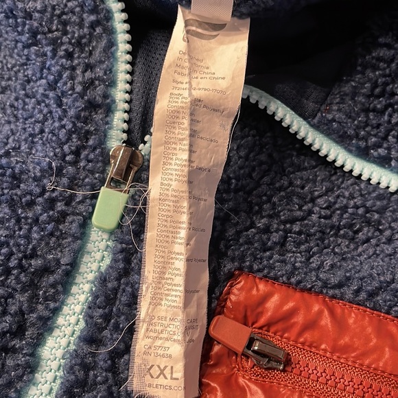 Fabletics fleece pull over - Picture 9 of 11